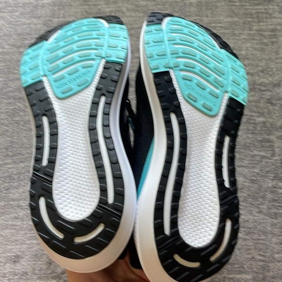 Brand new Adidas shoes 🌼bundle and save!! - Picture 3 of 5